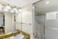 maui-banyan-hotel-hawaii-one-bedroom-bathroom-G207_1Bedroom_2985_1